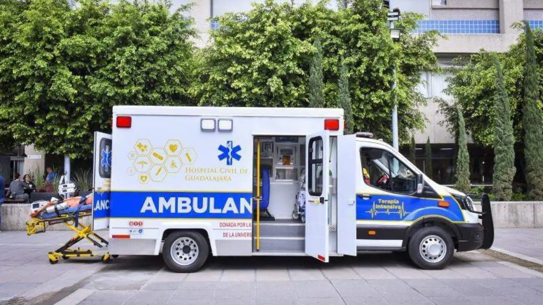 UdeG dona ambulancia al Hospital Civil de Guadalajara